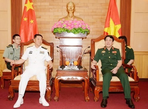 越南人民军总政治局主任会见中国人民解放军海军政治委员