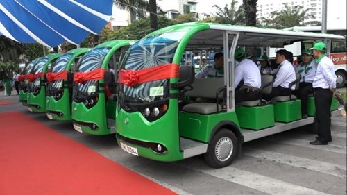 胡志明市推出“环城游”电动观光车线路