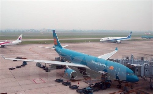 一名中国人涉嫌在飞机上盗窃乘客财物被逮捕