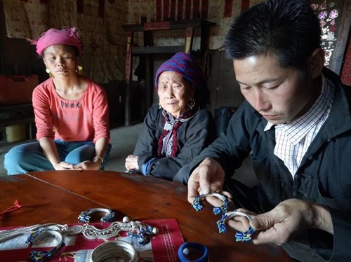Bảo tồn nghề chạm bạc truyền thống của người Dao Khâu ở Tả Phìn