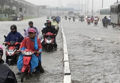 Khắc phục tình trạng ngập cục bộ khi có mưa lớn ở Thành phố Hồ Chí Minh