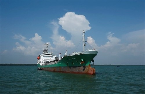 泰国油轮在马来西亚附近海域遭遇海盗 油料被抢空