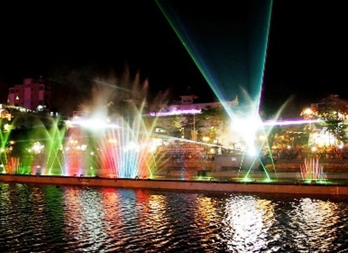 胡志明市拟于8月份推出音乐喷泉表演活动
