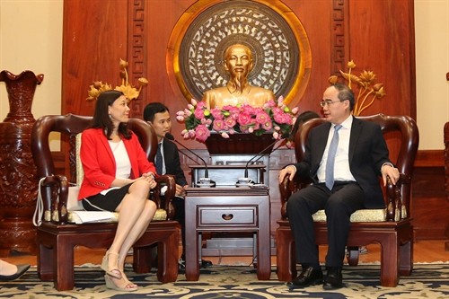 胡志明市市委书记阮善仁会见英特尔（越南 ）公司总经理