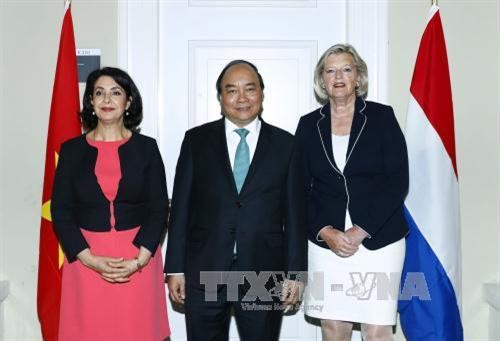 政府总理阮春福会见荷兰议会一院议长和二院议长