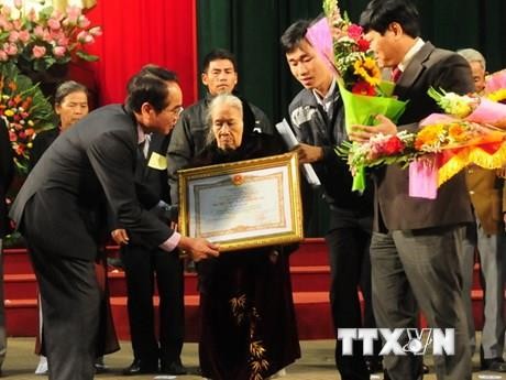 Kiên Giang trao tặng, truy tặng danh hiệu vinh dự Nhà nước Bà mẹ Việt Nam Anh hùng cho 167 Mẹ