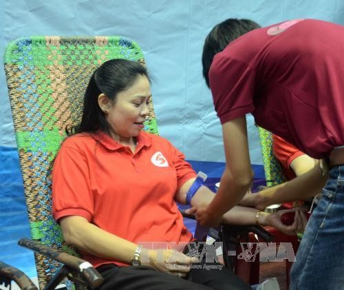 嘉莱省700人参加2017年“红色之旅”无偿献血活动