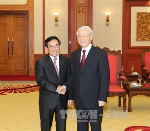 越南党和国家领导人分别会见老挝国家副主席潘坎•维帕万