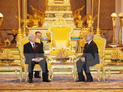 越共中央总书记阮富仲致电感谢柬埔寨国王诺罗敦•西哈莫尼