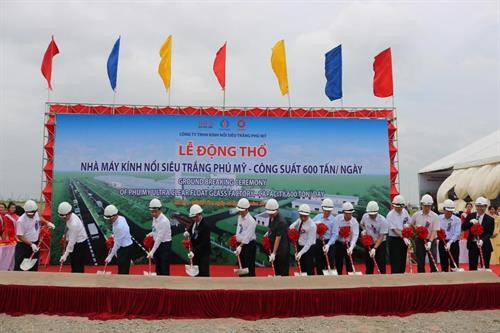 越南首家超白浮法玻璃生产厂在巴地头顿省开工建设