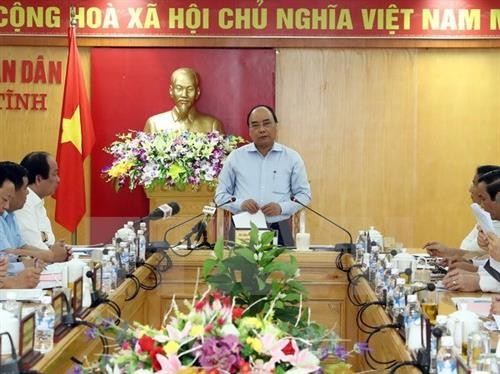 越南政府总理阮春福视察台塑河静钢铁厂废水处理设施和生产线