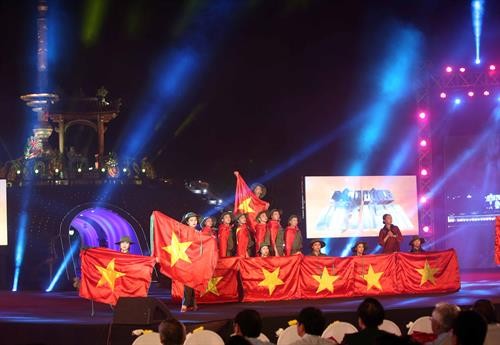 Cầu truyền hình "Dáng đứng Việt Nam" tri ân các anh hùng, liệt sỹ
