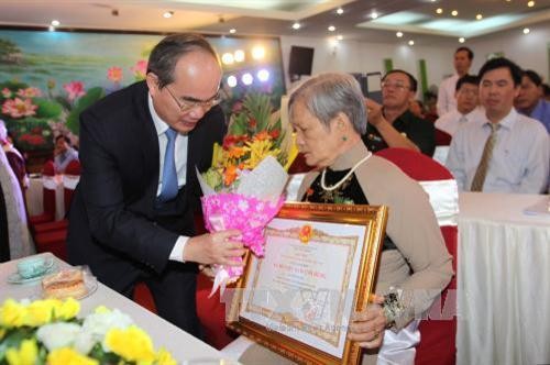 Trao tặng và truy tặng danh hiệu "Bà mẹ Việt Nam Anh hùng"