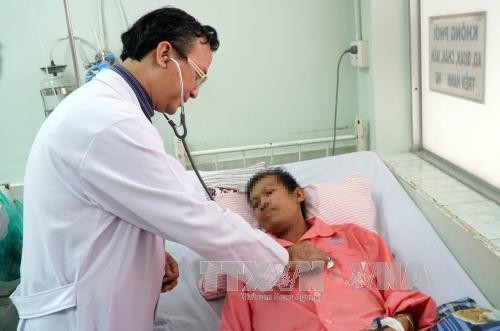 Cứu sống bệnh nhân Campuchia mắc bệnh Lupus ban đỏ gây biến chứng tổn thương đa cơ quan