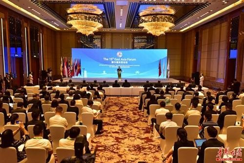 越中两国副外长共同主持第十五届东亚论坛