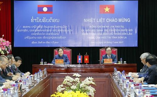 老挝国会主席巴妮访问山罗省并出席纪念“2017年越老友谊团结年”系列活动