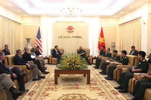 越南副防长阮志咏会见美国和韩国客人