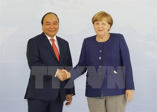 越南政府总理阮春福与德国总理安格拉•默克尔举行会谈