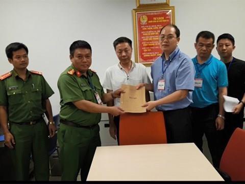 越南河内市公安机关向中国警方移交一名国际通缉犯