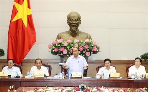 阮春福总理：切实增强责任意识 努力完成增长目标