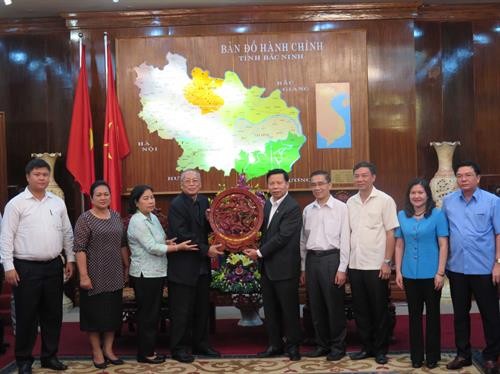 柬埔寨人民党高级代表团对越南北宁省进行工作访问