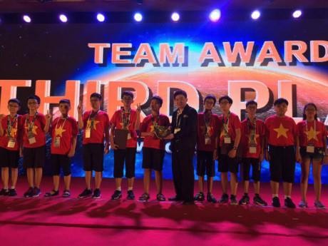 越南学生在国际奥林匹亚数学竞赛中夺得9枚奖牌