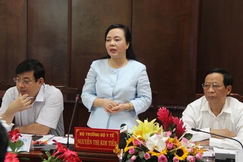 越南卫生部部长与隆安省领导举行工作会谈
