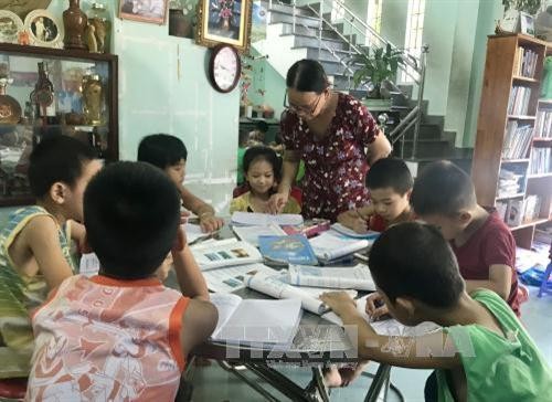 Gieo con chữ cho trẻ em nghèo vùng biển Thọ Quang