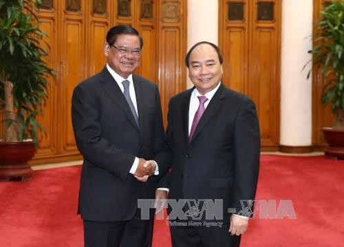 政府总理阮春福会见柬埔寨副首相兼内政大臣萨肯