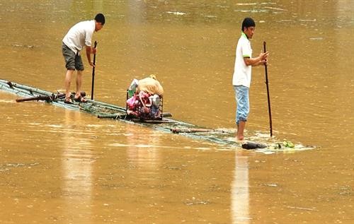 Mưa lũ cô lập hàng trăm hộ dân, sạt lở nhiều tuyến đường ở Lào Cai