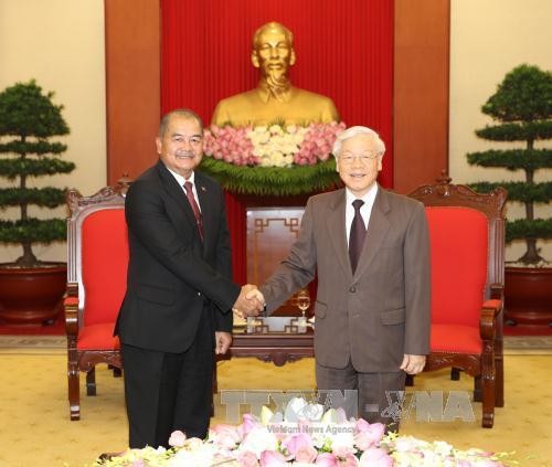 越共中央总书记会见老挝人民革命党代表团