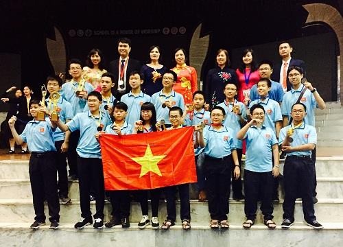 越南学生在印度国际数学竞赛夺得冠军杯