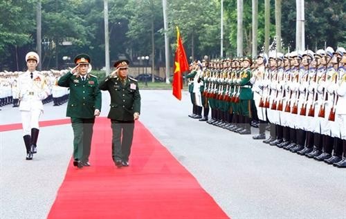 老挝人民军总政治局主任维莱访问越南