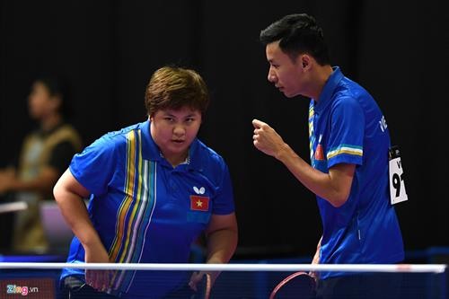 第29届东南亚运动会：越南乒乓球选手丁光灵和梅黄美妆夺得铜牌