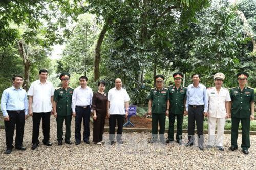 阮春福总理走访胡志明主席陵管理委员会和K9遗迹区