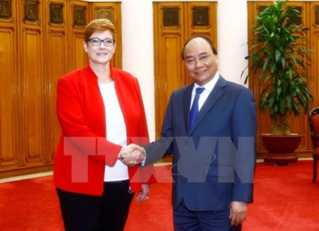 越南政府总理阮春福会见澳大利亚国防部长