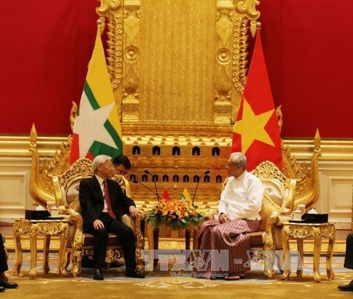 越共中央总书记阮富仲与缅甸总统廷觉举行会谈