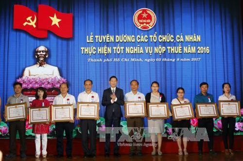 Thành phố Hồ Chí Minh tuyên dương 1.377 tổ chức, cá nhân thực hiện tốt nghĩa vụ thuế