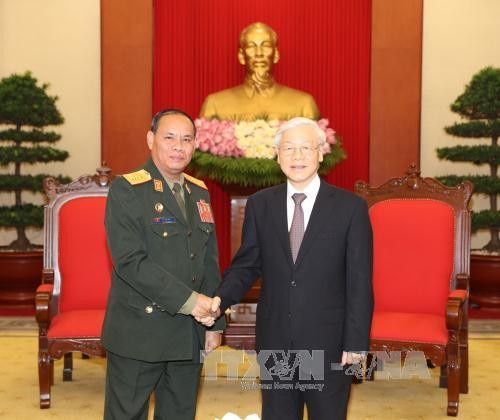 越共中央总书记阮富仲会见老挝人民军代表团