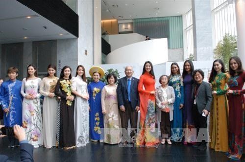 奥黛系列亮相韩国 展现越南民族服装魅力