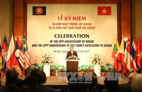 Lễ kỷ niệm 50 năm thành lập ASEAN và 22 năm Việt Nam tham gia ASEAN