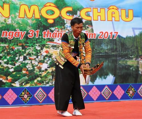 Độc đáo điệu nhảy khèn dân tộc Mông ở Mộc Châu 