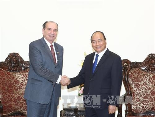 越南政府总理阮春福会见巴西外交部部长