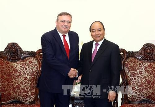 政府总理阮春福会见匈牙利驻越南大使尔利·萨巴