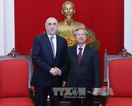 越共中央检查委员会主任陈国旺会见阿塞拜疆外交部长马梅德亚罗夫
