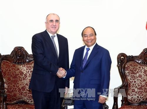 政府总理阮春福会见阿塞拜疆外交部长马梅德亚罗夫
