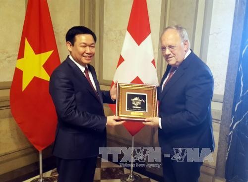 越南政府副总理王廷惠对瑞士进行工作访问