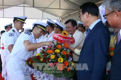 韩国两艘海军舰艇访问岘港市