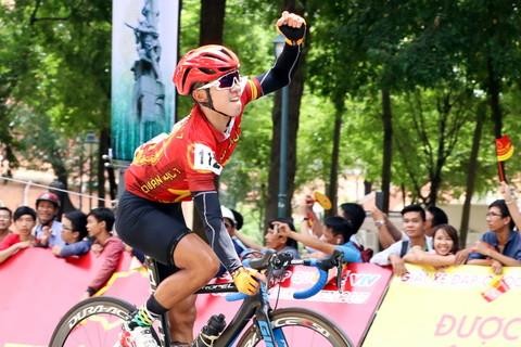 2017年VTV-莲花钢板杯国际公路自行车赛：越美协会英文教育自行车队夺冠