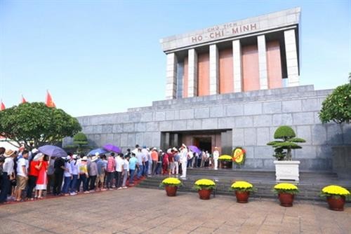 九·二国庆日: 胡志明主席陵墓接待游客量近1.5万人次